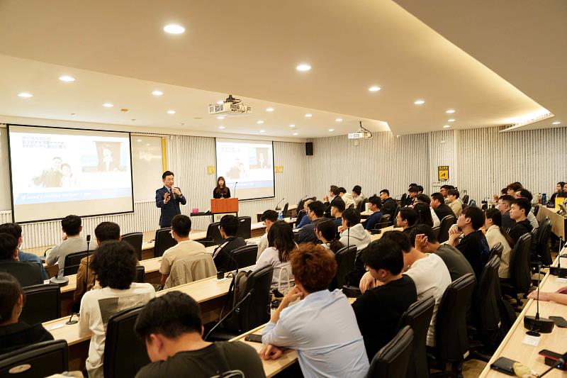 江啟臣勉勵現場同學,「一時的輸贏不代表終點,你的格調決定了你的高度。」