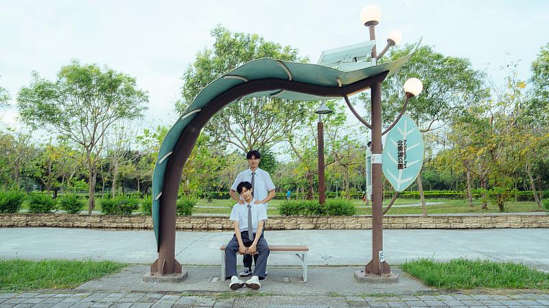 《向流星許願的我們》劇照－四季亭公車站