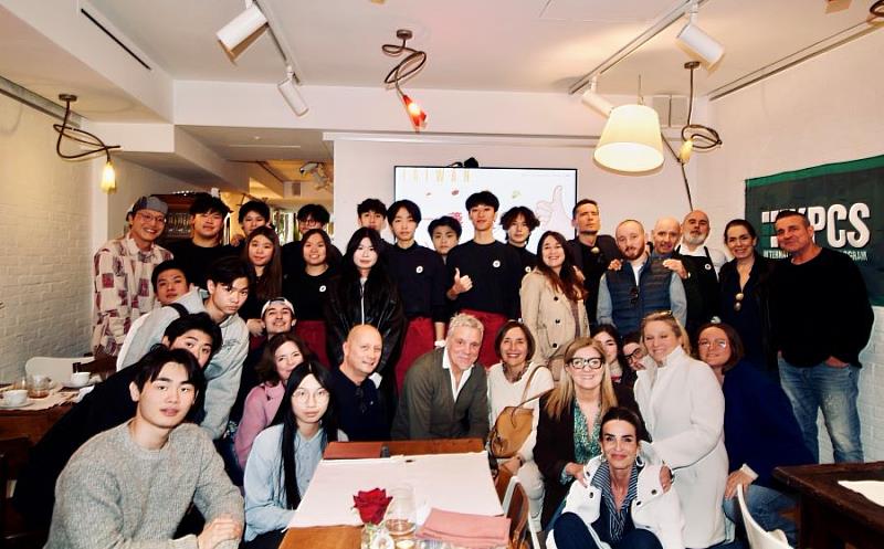 開平餐飲國際部學生團隊辦理臺灣飲食文化展,完美體現「立足在地、走向國際」的教育核心價值。開平餐飲學校/提供