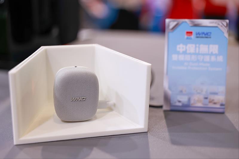 「AI雙模隱形守護系統」利用既有Wi-Fi訊號偵測生命脈動，首創全方位數位孿生照護網。