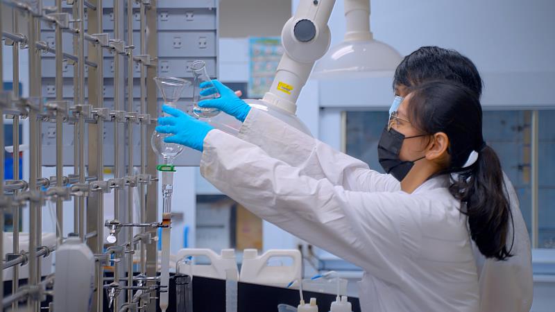 文化大學理化科學領域名列THE 2026世界第1,251+名，展現穩健發展實力。