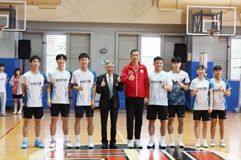 圖五、羽球新星江子傑受邀與東吳羽球隊的運動績優生展開表演競賽。