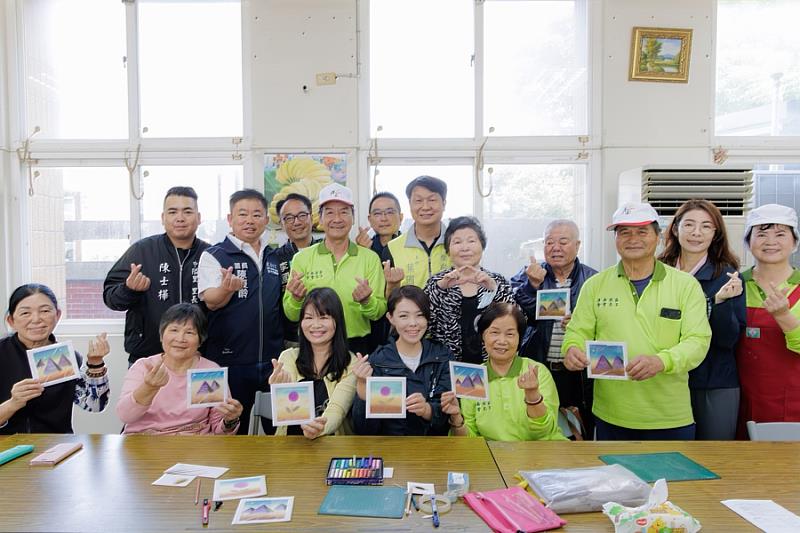 高虹安市長與長輩們同樂。