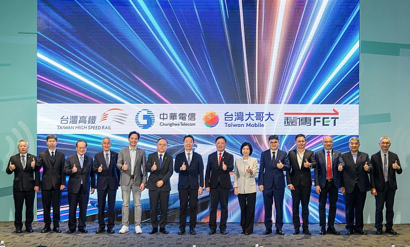 二、台灣高鐵攜手3大電信業者啟動「高鐵2.0」全線通訊品質升級計畫，預計2027年底完成全線通訊品質提升，讓旅客享有優質的行動網路體驗。