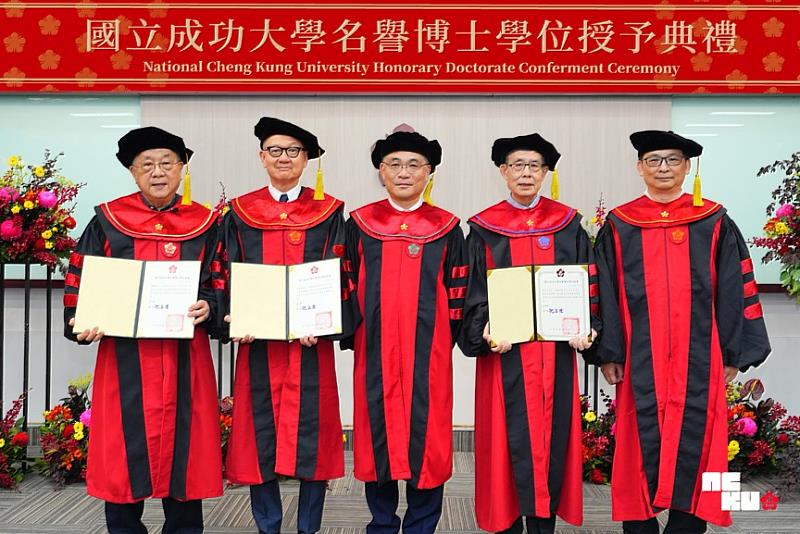 左起:潘冀博士、陳泰銘博士、沈孟儒校長、秦永沛博士、沈聖智教務長。