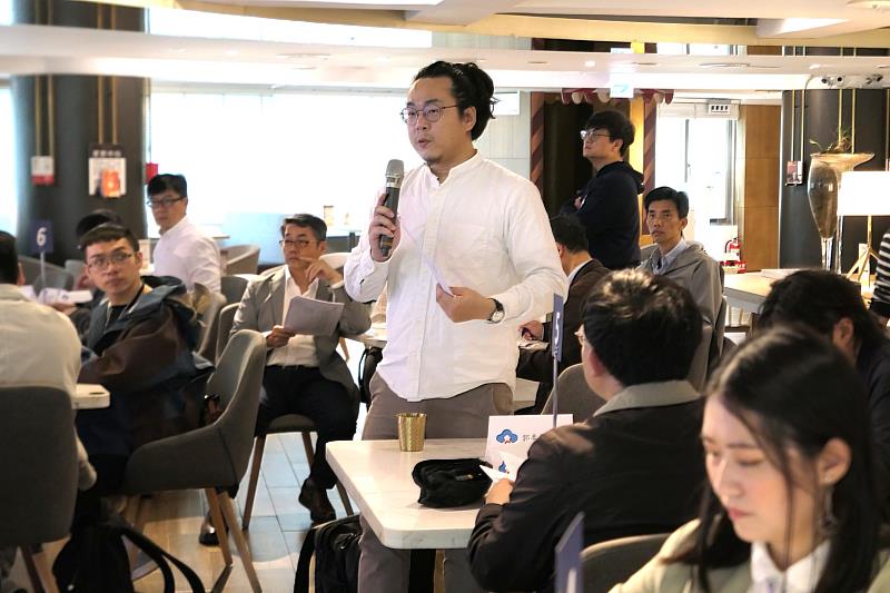 委員對於長者照護、客語推廣、客家藝文等面向提出反饋。