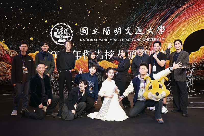 A student-led team from NYCU’s College of Humanities Arts and Social Sciences poses at the ceremony, which was primarily planned and produced by faculty and students in collaboration with industry partners Cyans LED Virtual Studio and Formosa TV.
