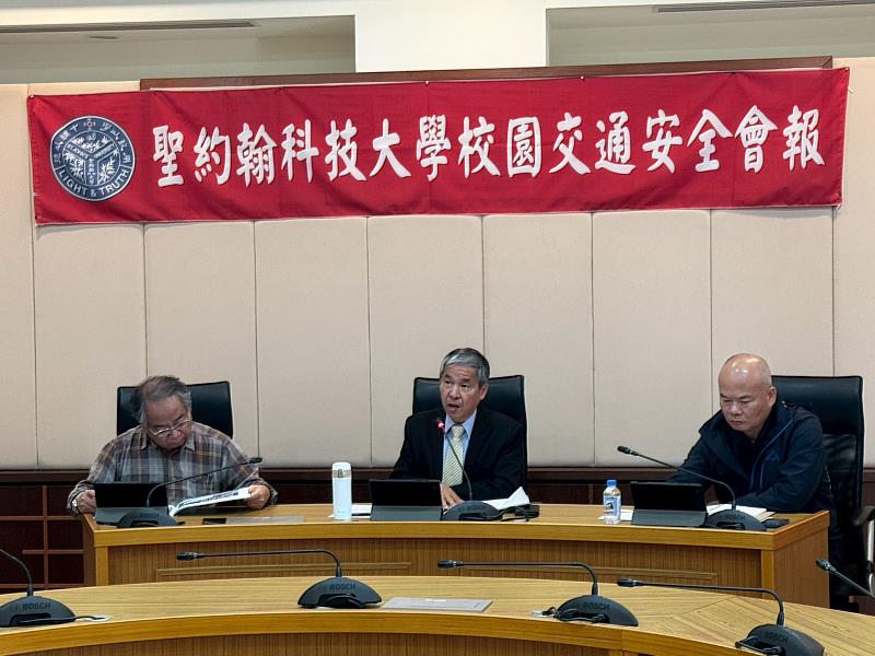 唐彥博校長於「校園交通安全會報」上，強調安全意識與完善管理機制，確保師生通行無虞。