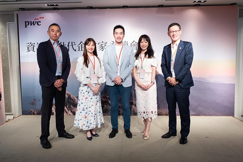 右起：資誠聯合會計師事務所所長暨執行長徐聖忠、香港商強興企業股份有限公司特助王岑萱、研揚集團總經理莊富鈞、旭然國際股份有限公司法人代表何宜臻、資誠美國業務負責人蘇宥人。