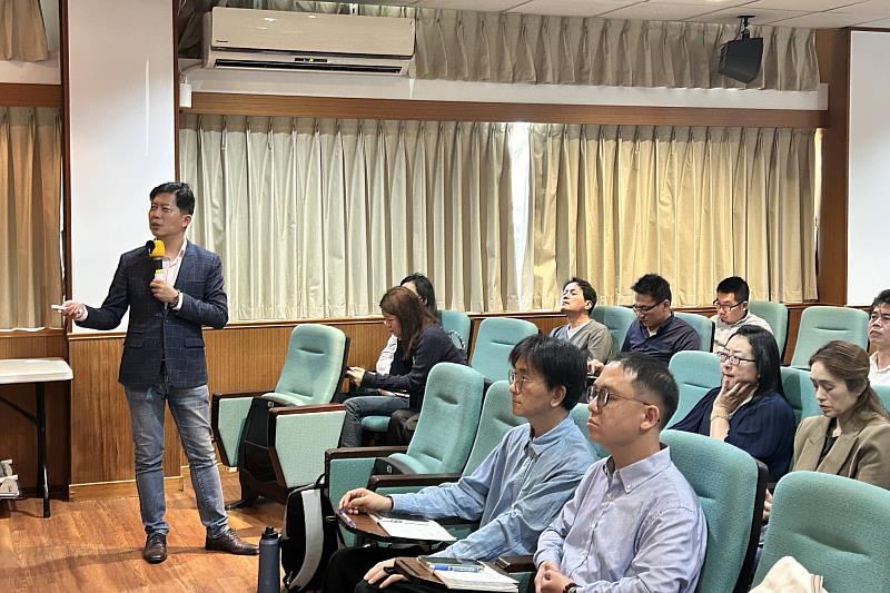 南大經管系舉辦ESG專題講座，邀請楊坤修創辦人分享永續策略，帶領同學從管理視角理解企業決策與經營思維。