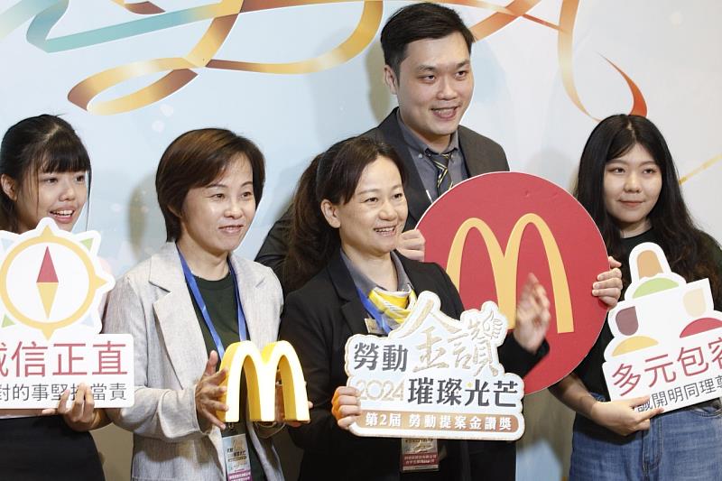 和德昌公司(麥當勞台中五權西門市)打破傳統招募框架,積極延攬中高齡、新住民及學生等族群,有效提升人力穩定度。