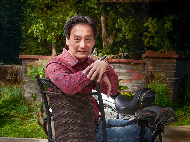 藝術家羅廣維，其創作源於對生活經驗的觀察與轉化，形塑出兼具親和力與思考性的雕塑風格。