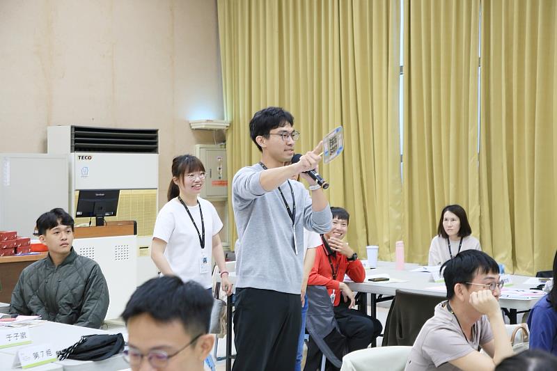 同仁積極參與問答。