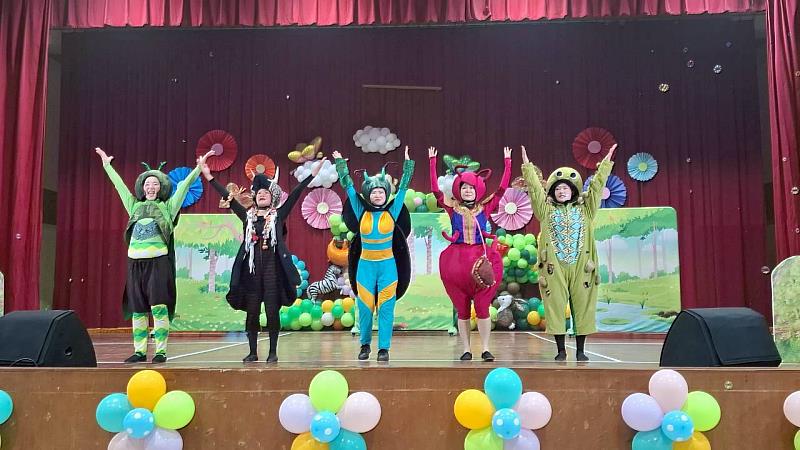 透過戲劇學習團結力量大的重要。