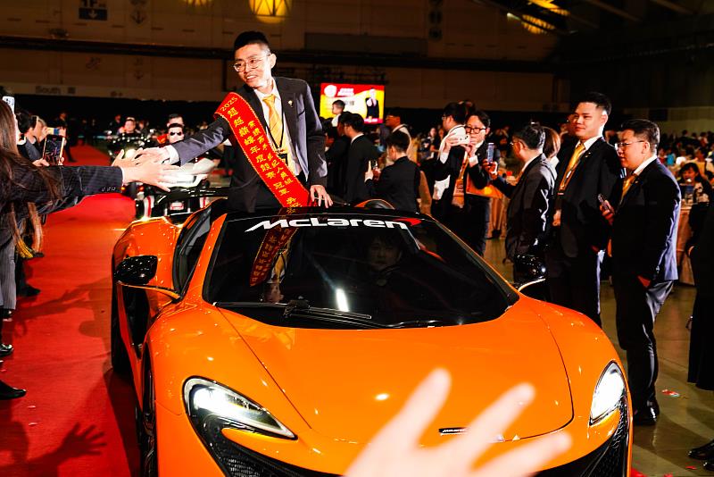 永慶房屋2025年度業績冠軍吳政陽分享，永慶房屋的誠實品牌是幫助他拉近與客戶之間距離的最佳幫手。