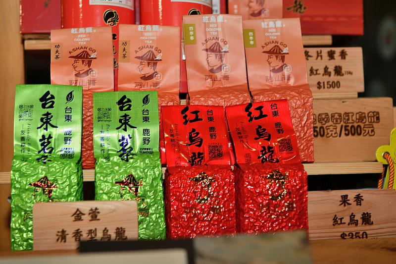 「阿山哥無毒小棧」獲金牌肯定的無毒好茶，堅持友善耕種、零化學與農藥添加。