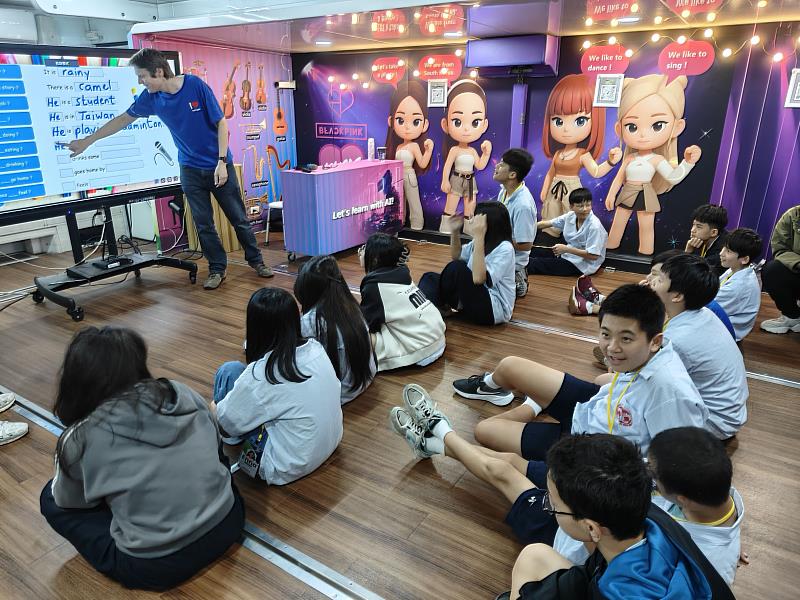 「跨越18海哩 相遇台東！」綠島學生首登英語行動列車 開啟學習新體驗
