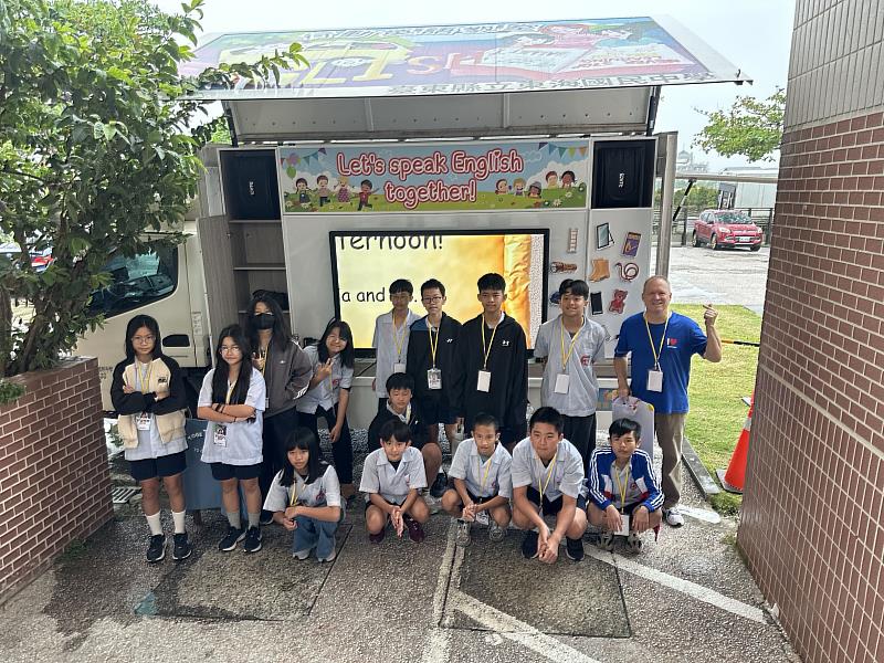 「跨越18海哩 相遇台東！」綠島學生首登英語行動列車 開啟學習新體驗