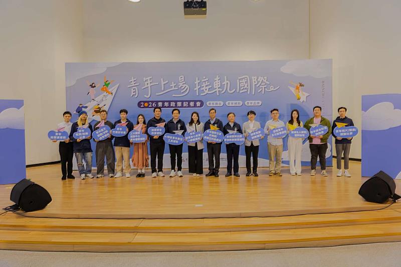 市長高虹安、副市長邱臣遠、副市長林琨瀚與貴賓共同啟動青年新政策。