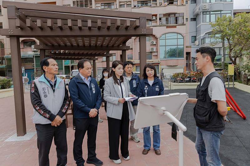 市長高虹安聆聽工程簡報。