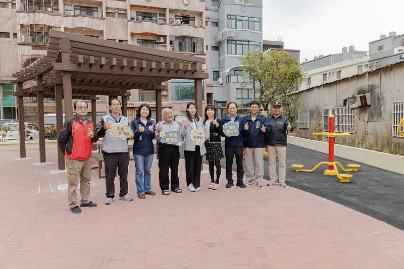 竹市海德堡公園改善工程完工視察合照。