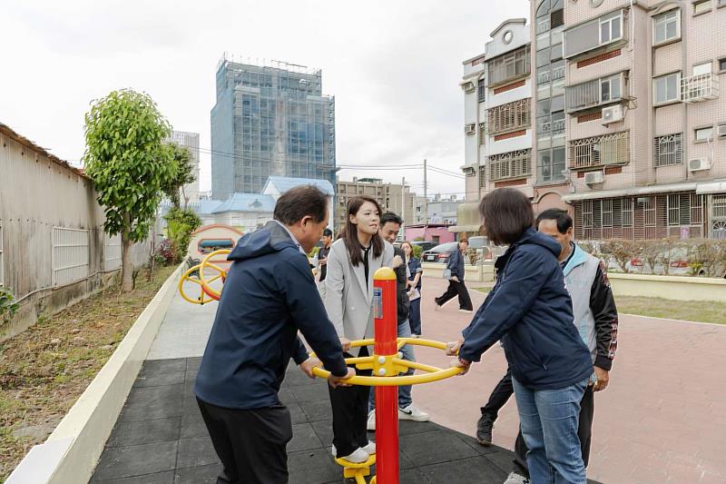市長高虹安體驗設施。