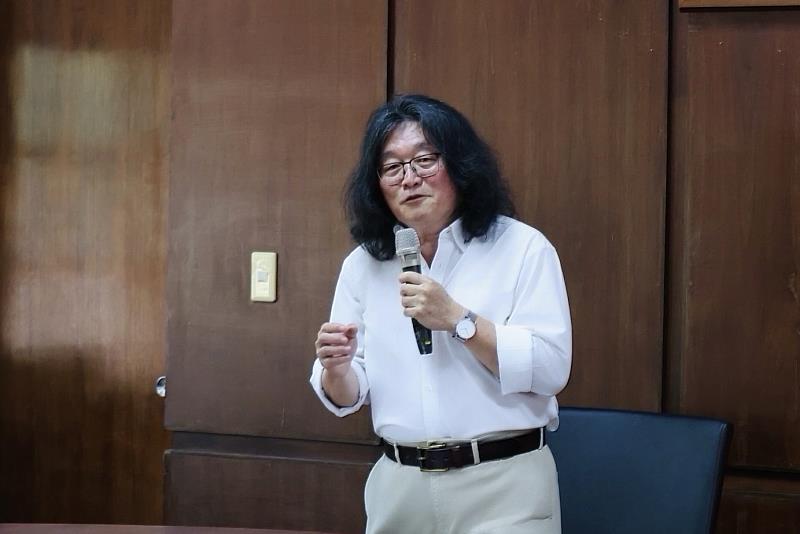 何萬順將這份榮耀獻給曾照亮他前程的母校，並引用《聖經》窮寡婦「兩分錢」的故事，期許這筆基金能成為種子，回饋母校並提攜後輩。