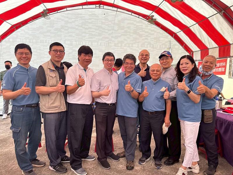 林泉輝除持續授課外，也積極參與學校與社會服務，將專業回饋社會。