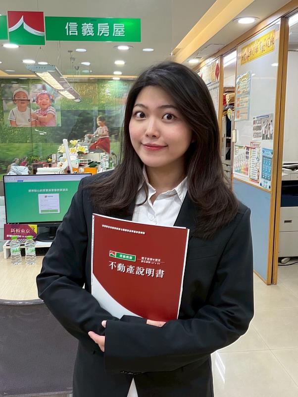 信義房屋新埔捷運店主任曾鈺涵認為，好的房仲服務，其實就是讓客戶在需要時隨時「找得到人」。