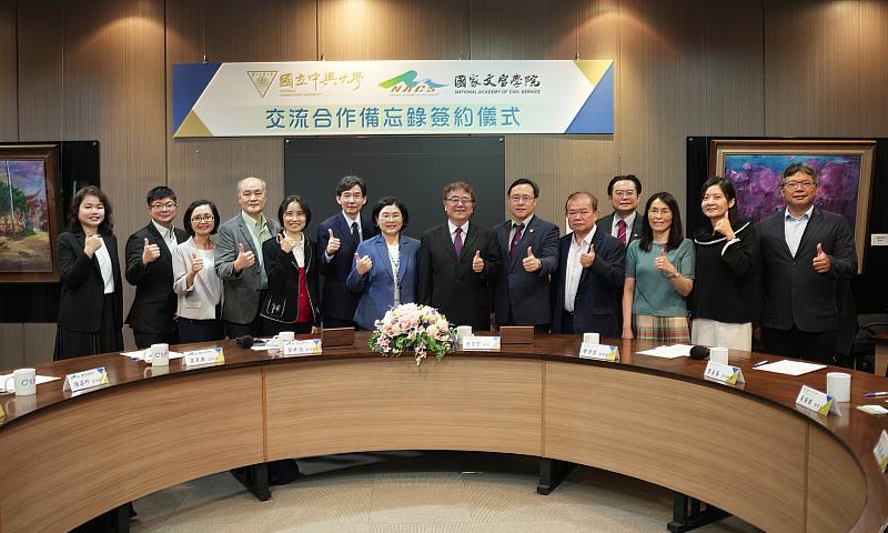 簽約儀式大合照。