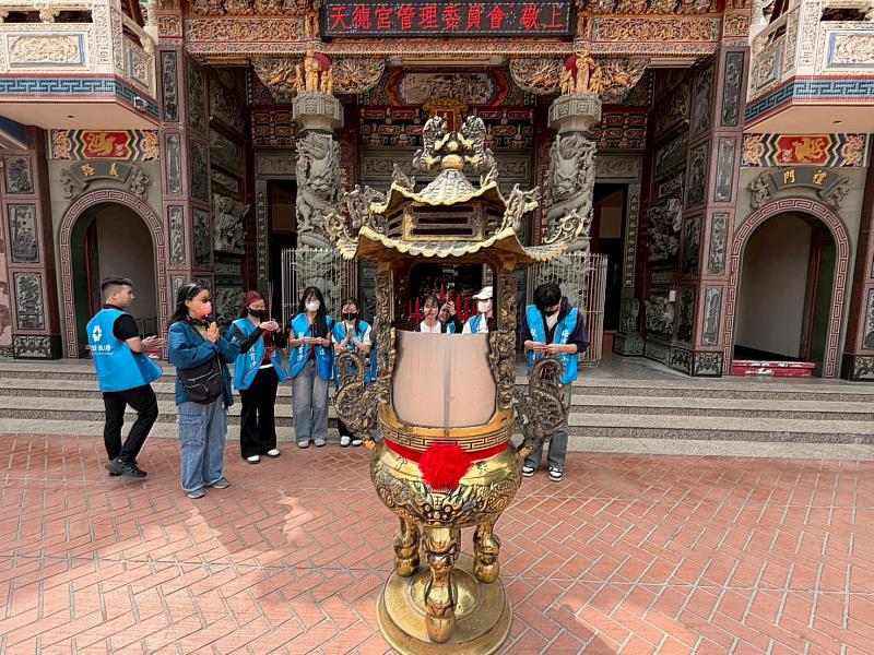 參與活動同學走入在地廟宇,深入認識台灣民間信仰與宗教文化。