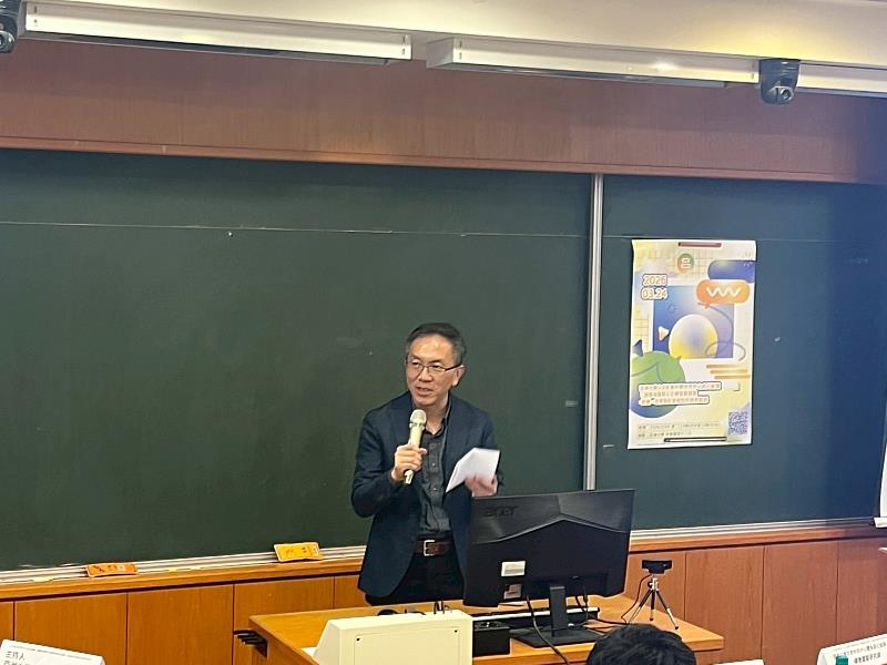 國科會大地方計畫主持人、台灣大學地理系特聘教授簡旭伸受邀於論壇致詞，期許大學面對AI浪潮應回歸「知識責任」，成為地方政府的智庫夥伴。