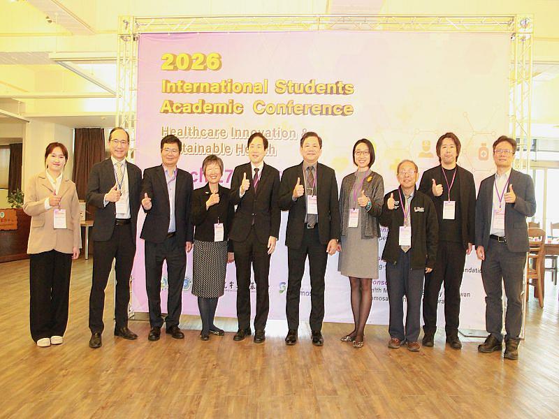2026國際學生論文研討會,各國講者與元培師長合影。