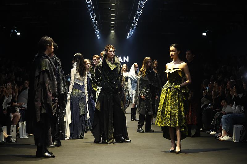 「臺北時裝週AW26  」首場Runway秀由臺灣時裝品牌「C JEAN」打頭陣。