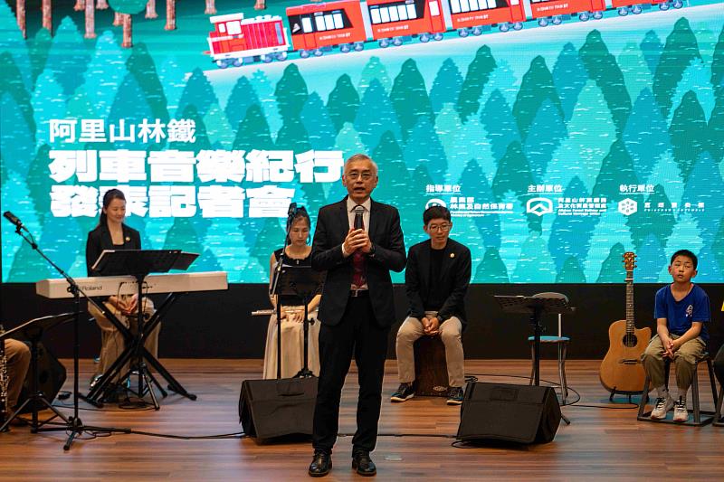 林鐵及文資處王昭堡處長致詞。