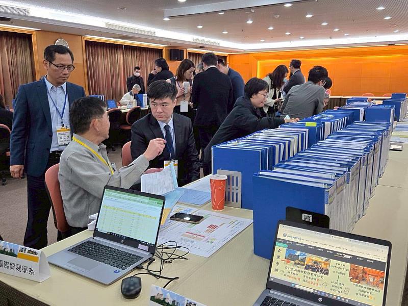 2026年3月26日，文大商學院ACCSB週期性再認證－資料檢閱。