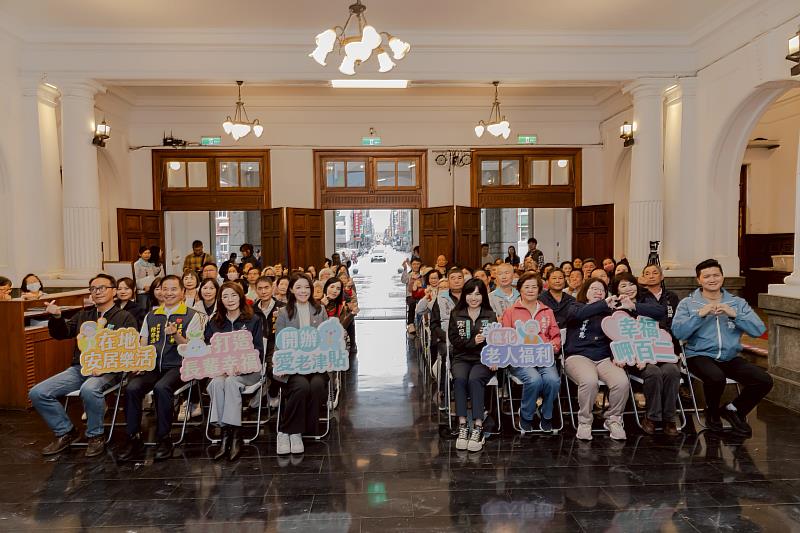 竹市愛老津貼開辦記者會活動合照。