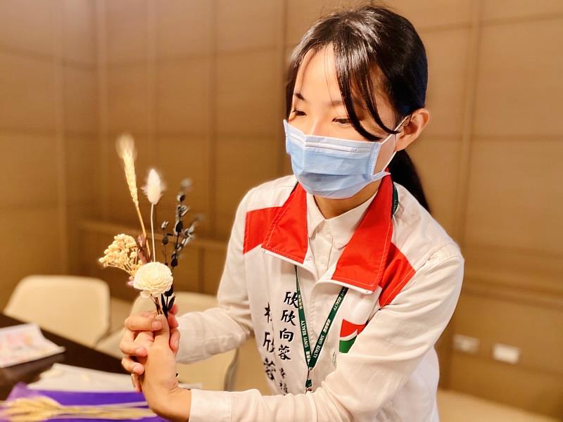 信義房屋土城裕民店專案經理林欣蓉以長期、穩健的步伐來回應房地產市場的快速變化,成為客戶主動選擇的專業房仲。