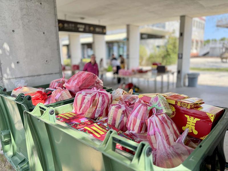 新竹市永生園紙錢集中桶。