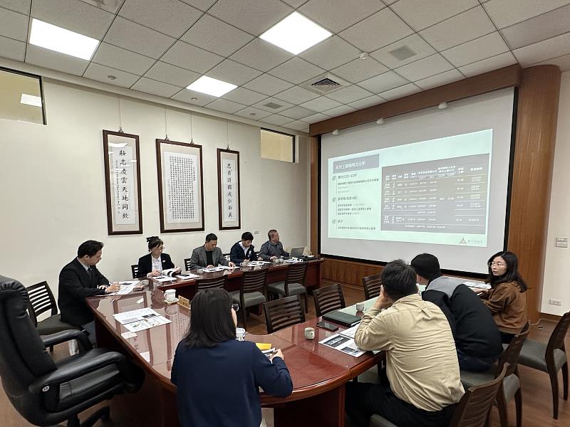 市府都發處同仁簡報說明。