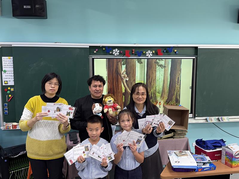 背著文化飛越太平洋－志航國小與美國加州洪堡郡持續深化跨國交流 美師化身「文化箱郵差」送驚喜