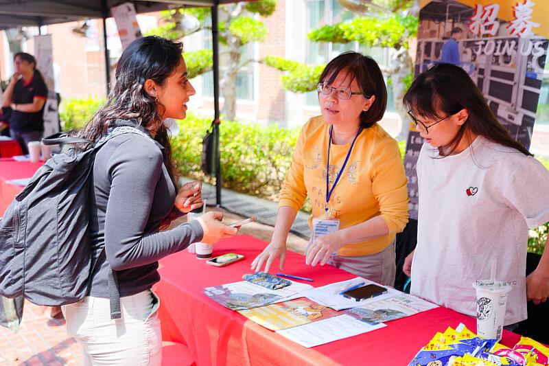 配合教育部推動國際人才留臺政策，會場特別設置國際學生專屬招募專區，協助媒合工作機會。