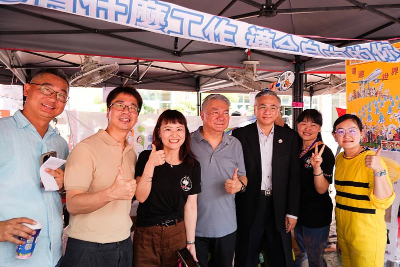 朝陽科大致力培育智慧永續菁英，多年蟬聯企業最愛，成為招募人才首選。