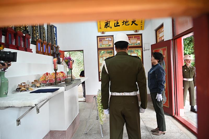 臺東縣忠烈祠與軍人公墓忠靈祠115年春祭典禮,縣長饒慶鈴親自擔任主祭,典禮莊嚴隆重。