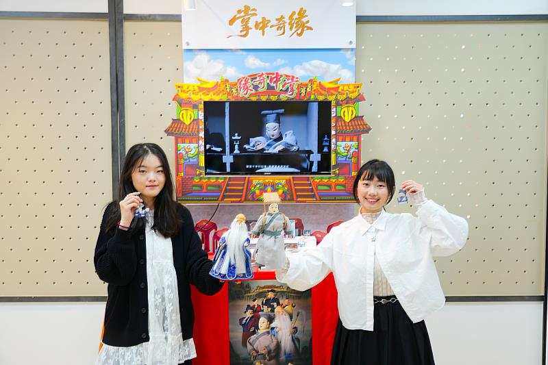 〈掌中奇緣〉透過偶動畫結合 2D 手繪動畫，以視覺敘事勾起對布袋戲文化的情感連結。