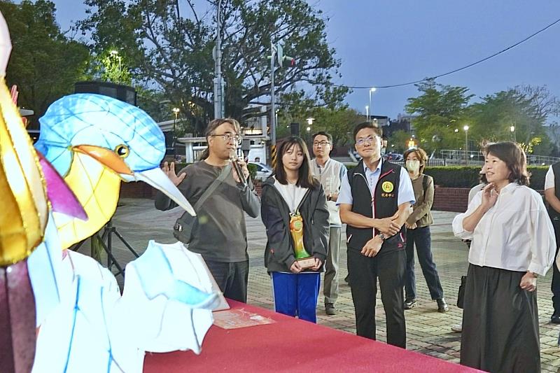 許瑞明老師介紹花燈設計理念