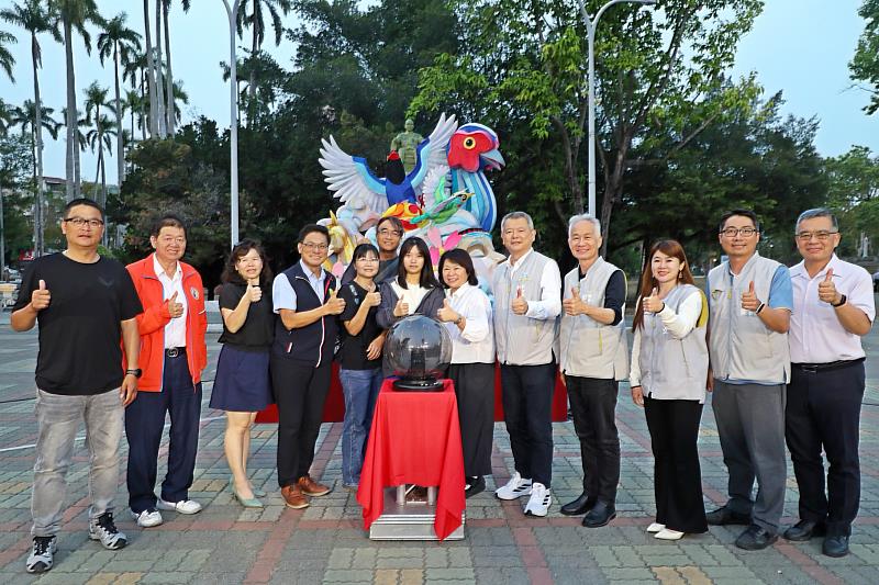 「躍動日昇 彩鳳呈祥」燈王作品點燈啟動儀式