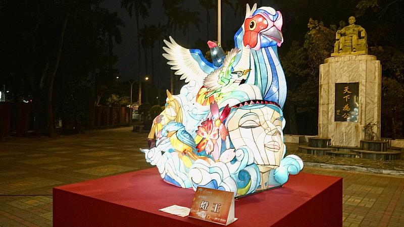 華南高商許彩韵同學勇奪高中職組燈王「躍動日昇 彩鳳呈祥」