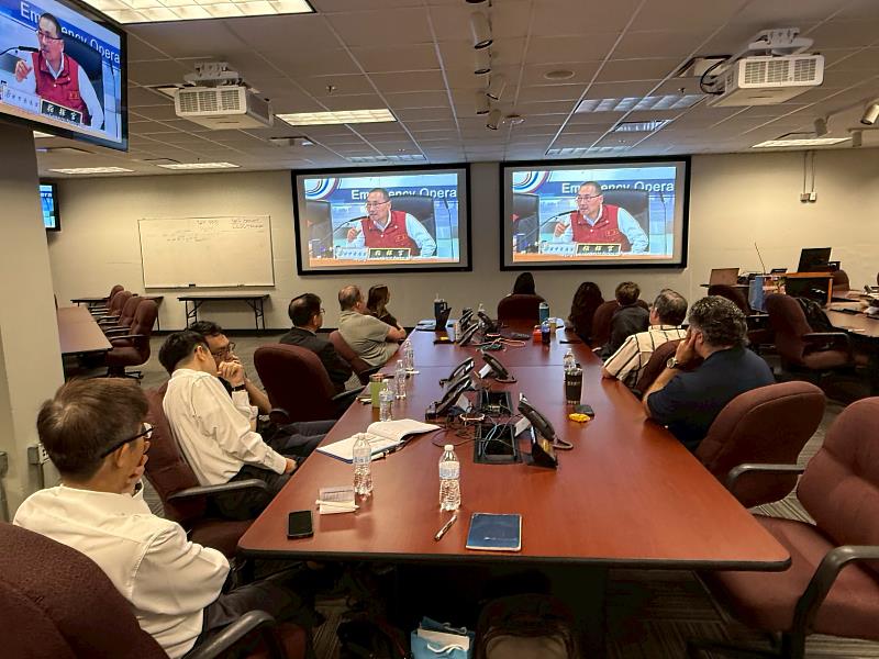 參訪德州郡層級災害應變中心，針對雙方開設情況進行意見交流