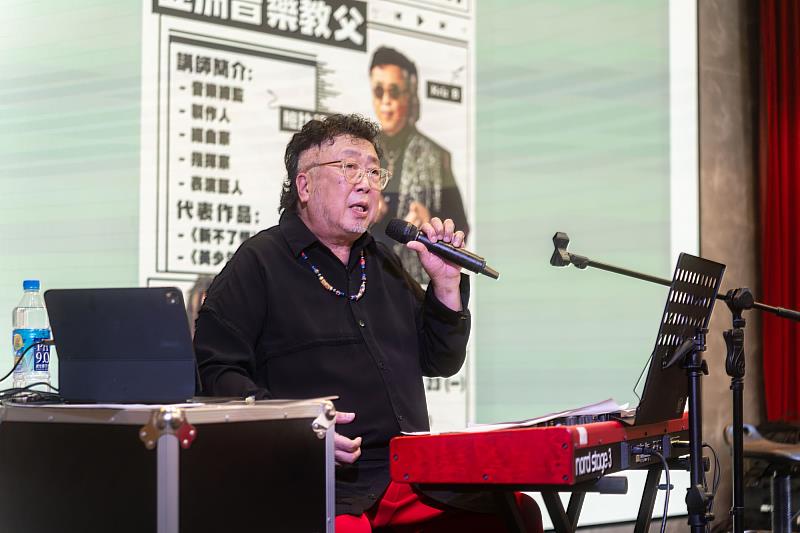 世新大學邀亞洲流行音樂教父鮑比達談爵士、配樂與混音思維。（世新大學提供）